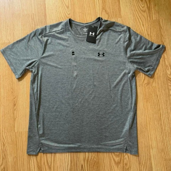 Men's Under Armour UA Tech Vent Loose Fit  Short Sleeve Shirt - Picture 1 of 4